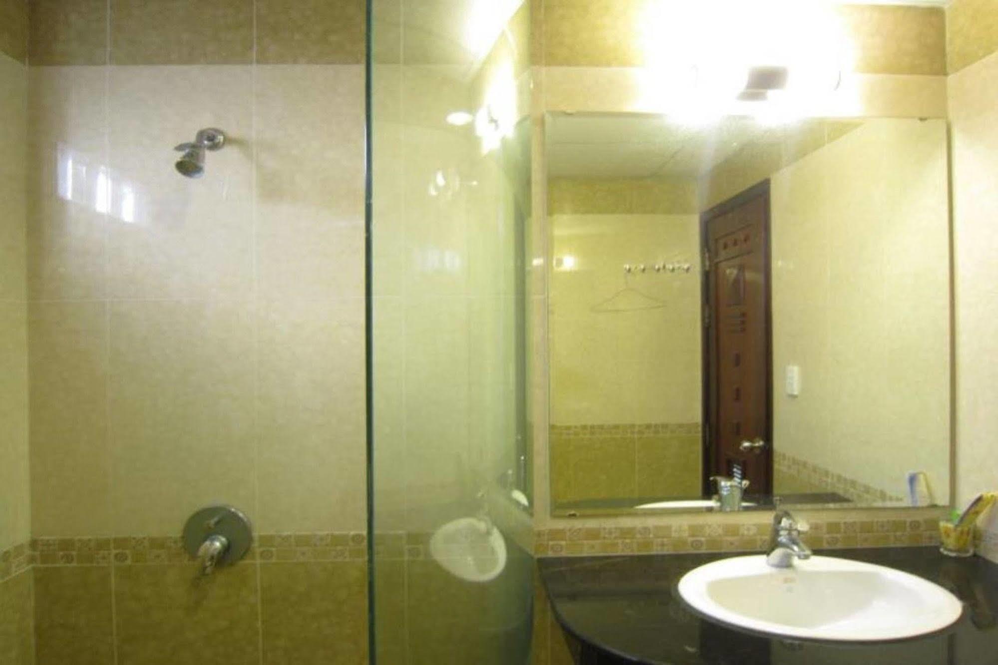 Quy Thanh Hotel Ho Chi Minh City Bagian luar foto